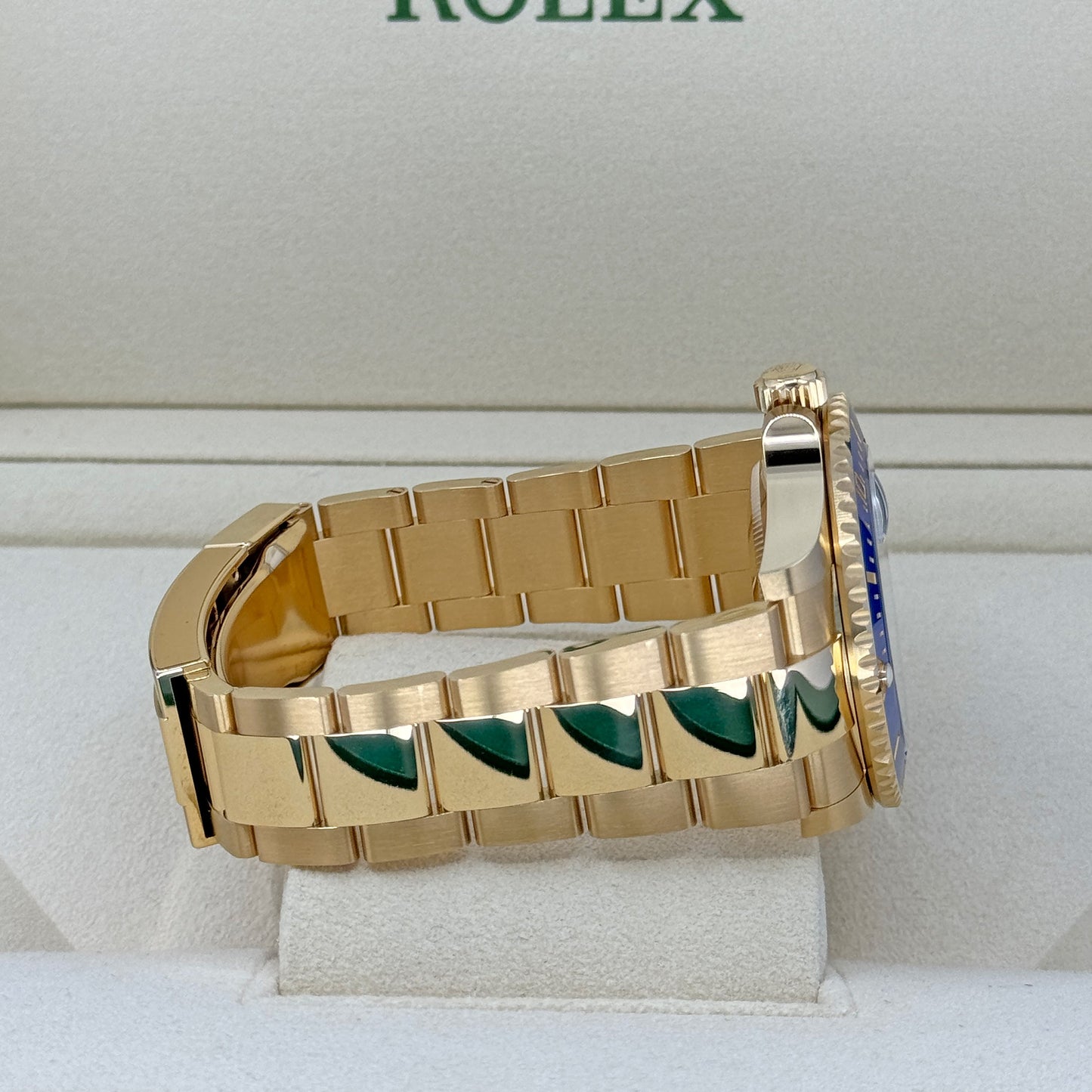 Rolex Submariner Date, 18k Yellow Gold, 41mm, Ref# 126618lb-0002